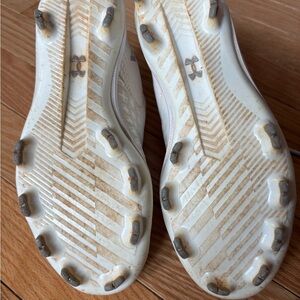Under Armour White Cleats with Molded Studs Size 3Y.